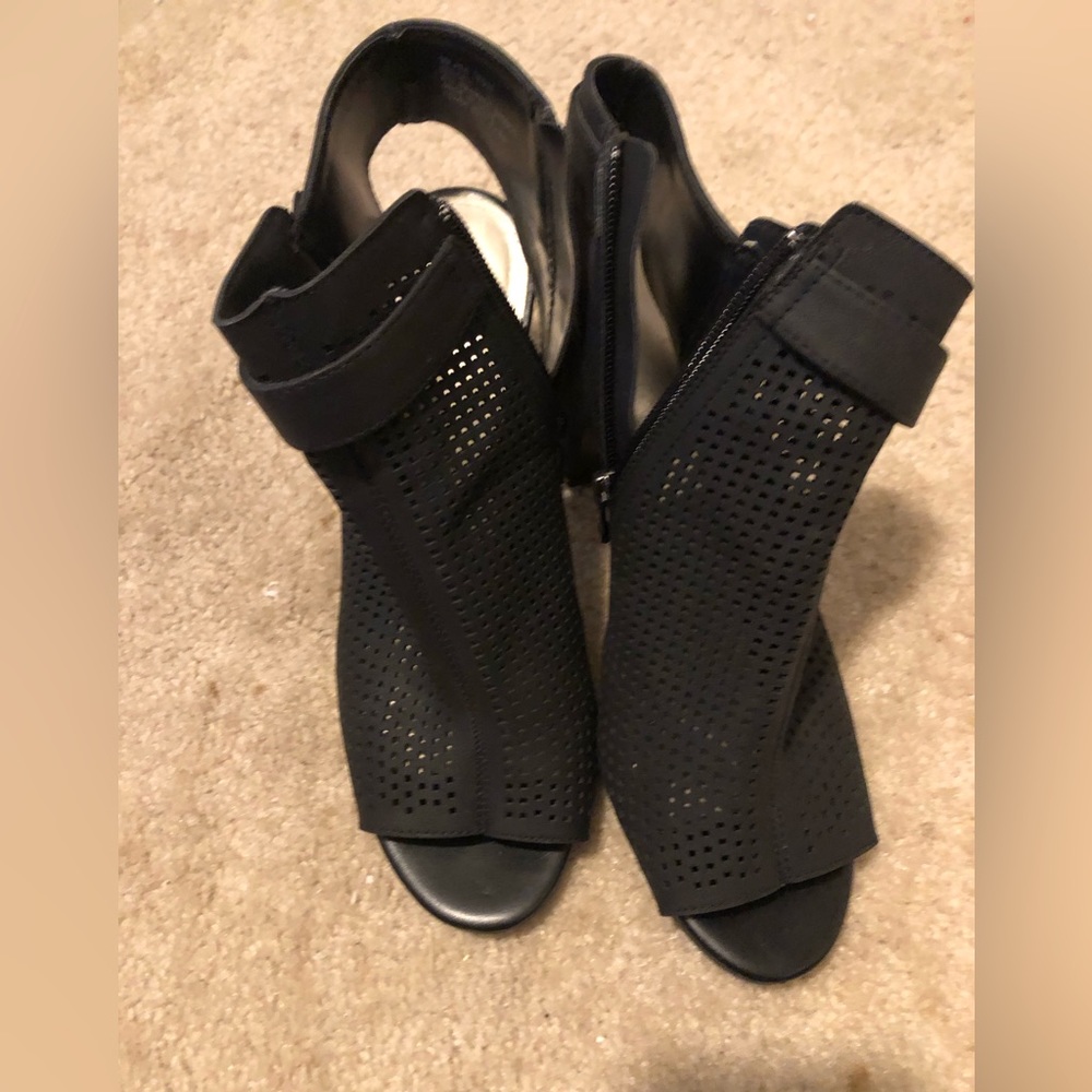 Sam Edelman Emmie Women’s Sandals Black Perforated Leather Open Toe Slingback